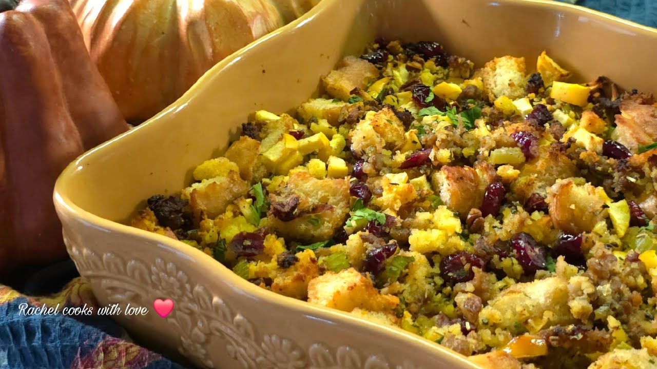 Cornbread with Sausage and Cranberry Dressing - Pantry Vault