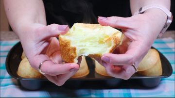 Brazilian Cheese Bread (Pão de Queijo)