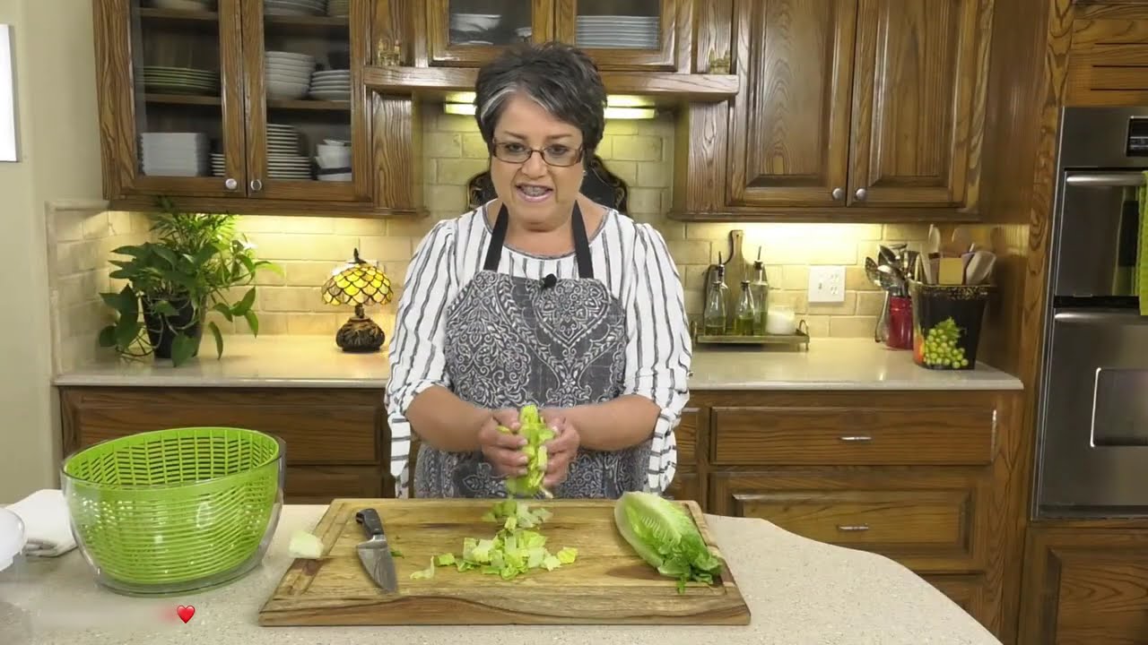 How To Cut Romaine Lettuce Beautifully Every Time - Pantry Vault