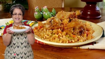 Arroz con Pollo // Mexican Style Chicken and Rice